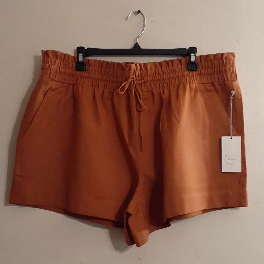 A New‎ Day Women's Shorts With Side Pockets New With Tags